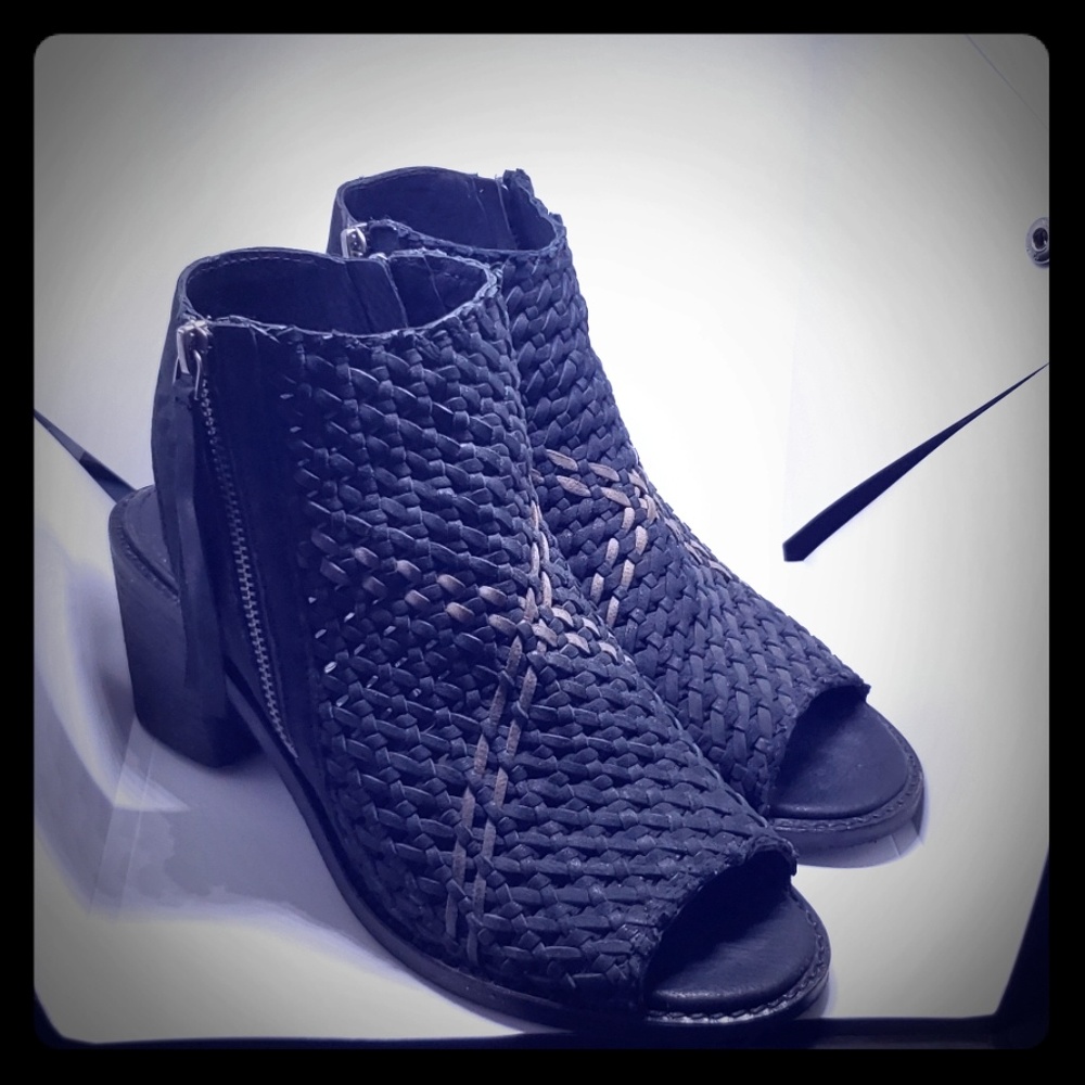 Sam Edelman Peep toe Sandel w/ chunky heel 7.5